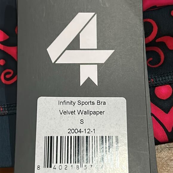 Fourlaps Infinity Sports Bra  workout bra Velvet Wallpaper NWT Small - Picture 7 of 9